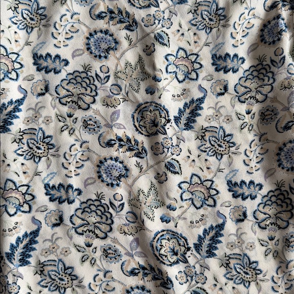 Rose & Olive Blue and White Floral Blouse - Picture 6 of 6